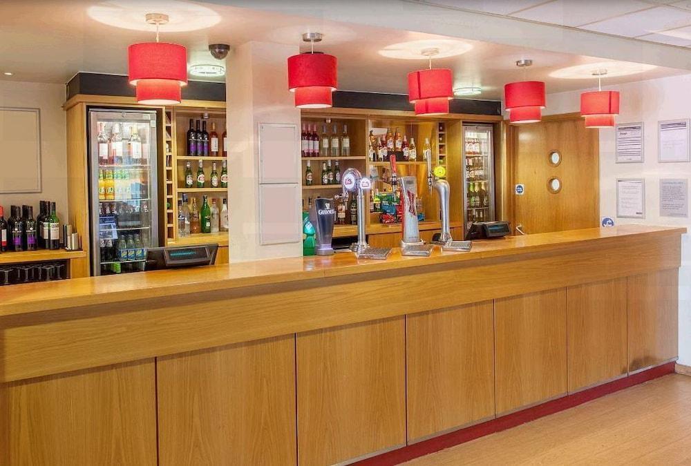 Ibis Budget London Heathrow T5 Slough Extérieur photo