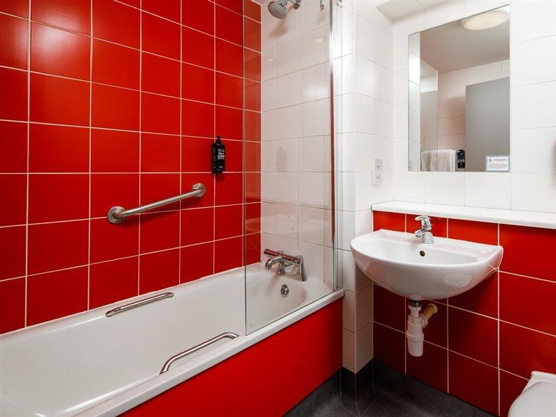 Ibis Budget London Heathrow T5 Slough Extérieur photo