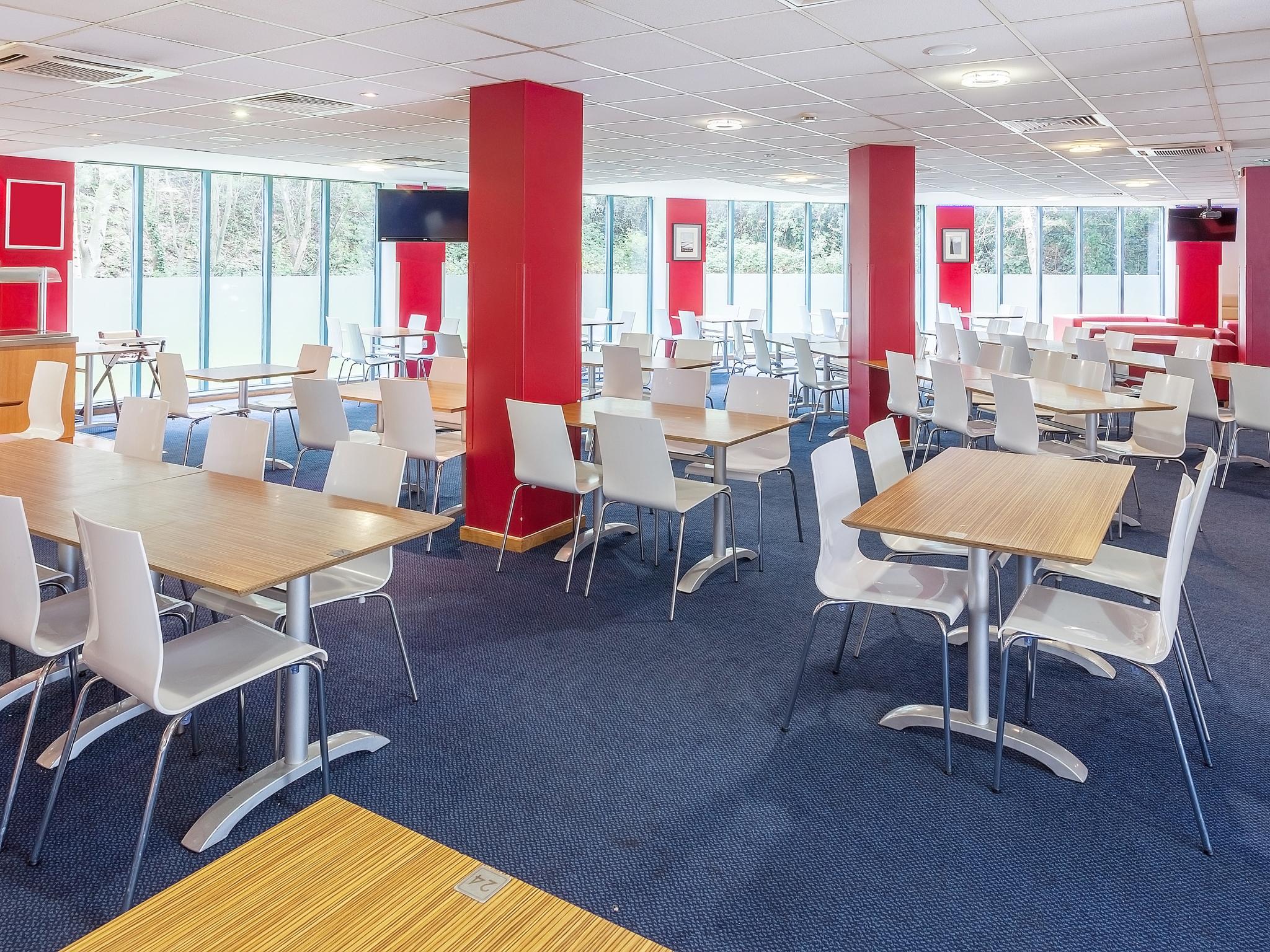 Ibis Budget London Heathrow T5 Slough Extérieur photo