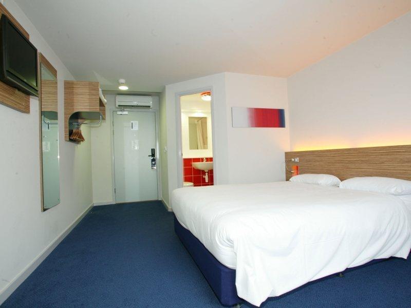 Ibis Budget London Heathrow T5 Slough Extérieur photo