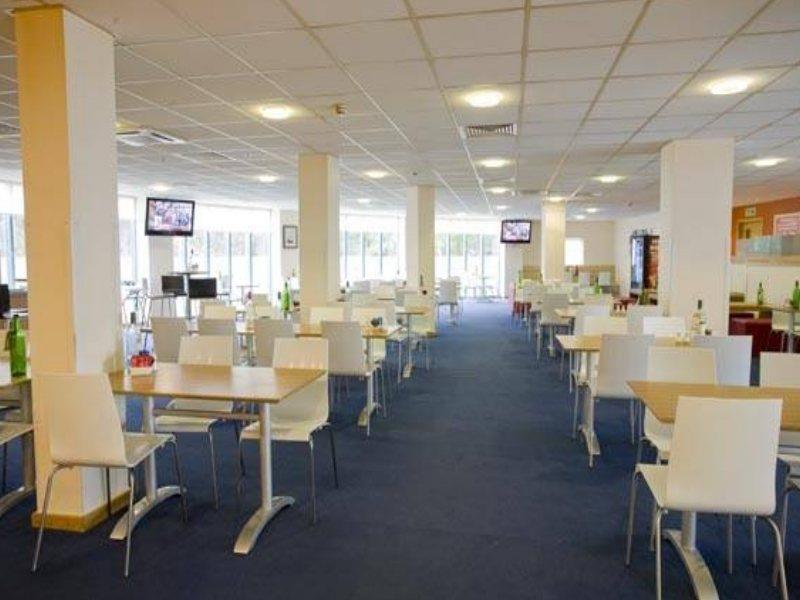 Ibis Budget London Heathrow T5 Slough Extérieur photo