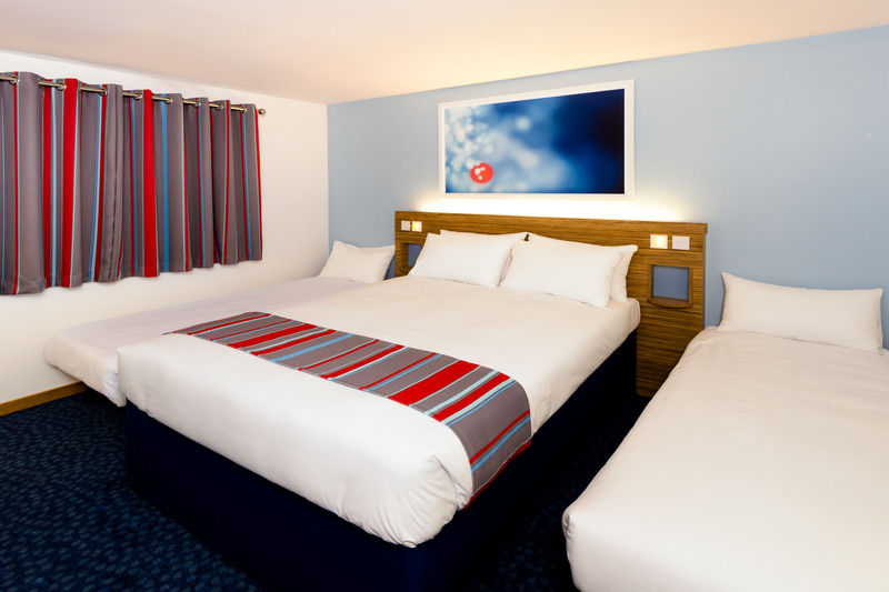 Ibis Budget London Heathrow T5 Slough Extérieur photo