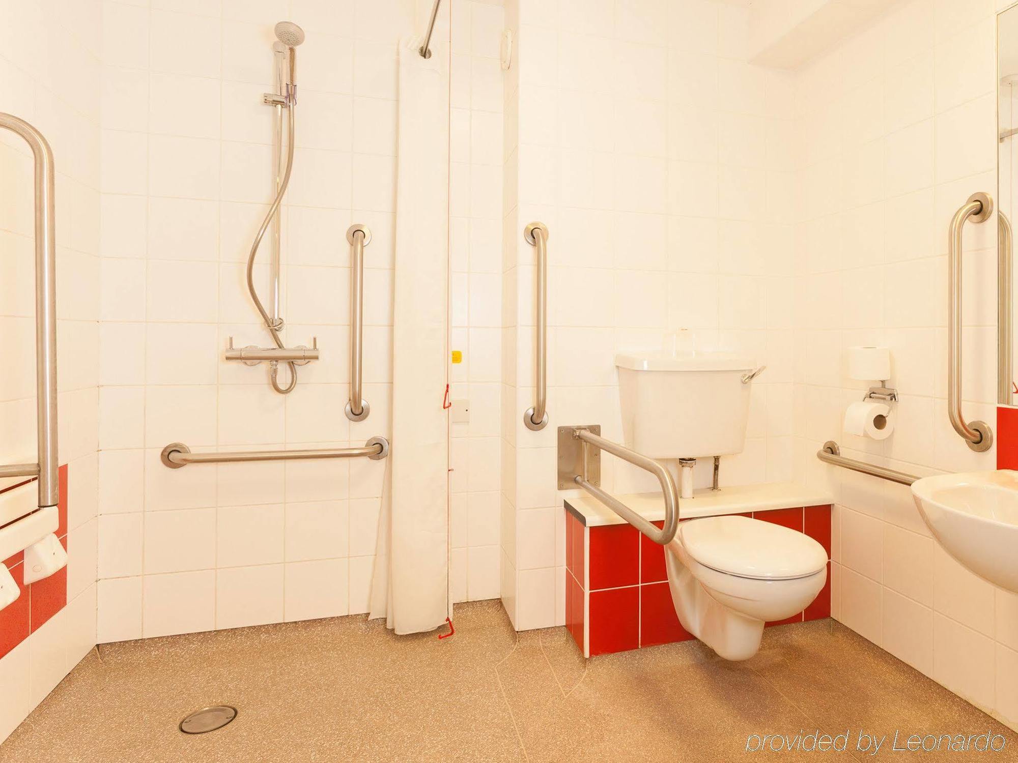 Ibis Budget London Heathrow T5 Slough Extérieur photo