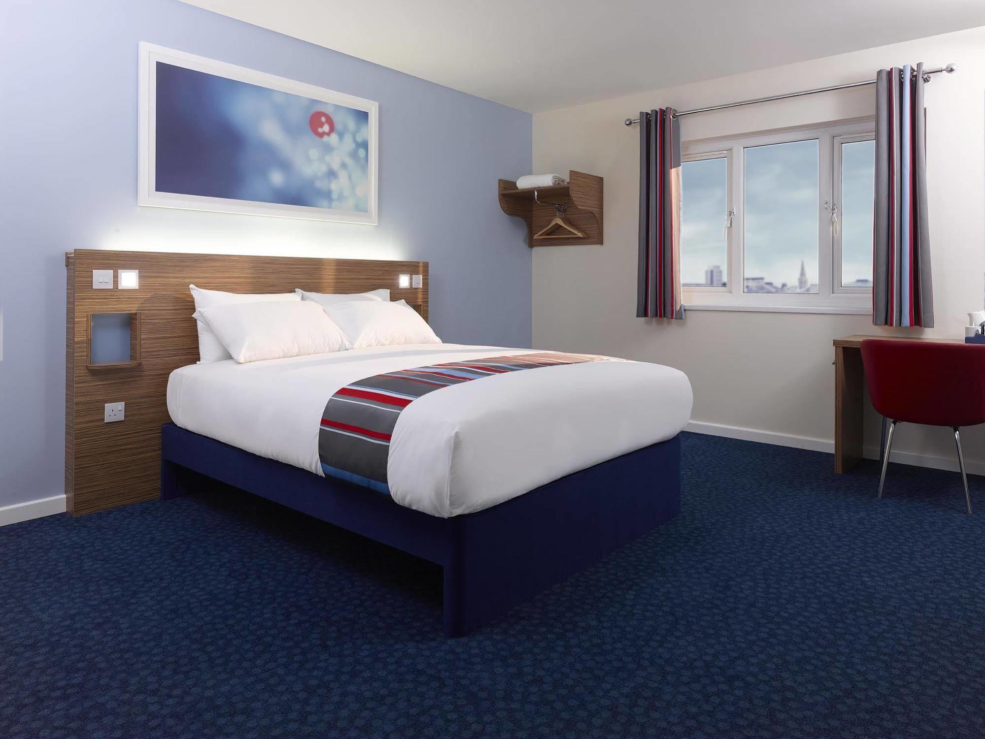 Ibis Budget London Heathrow T5 Slough Extérieur photo