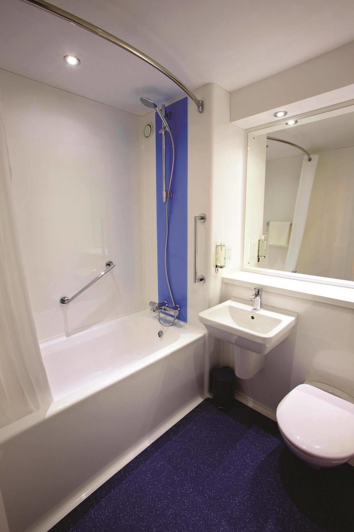 Ibis Budget London Heathrow T5 Slough Extérieur photo