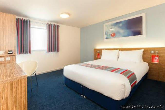 Ibis Budget London Heathrow T5 Slough Extérieur photo