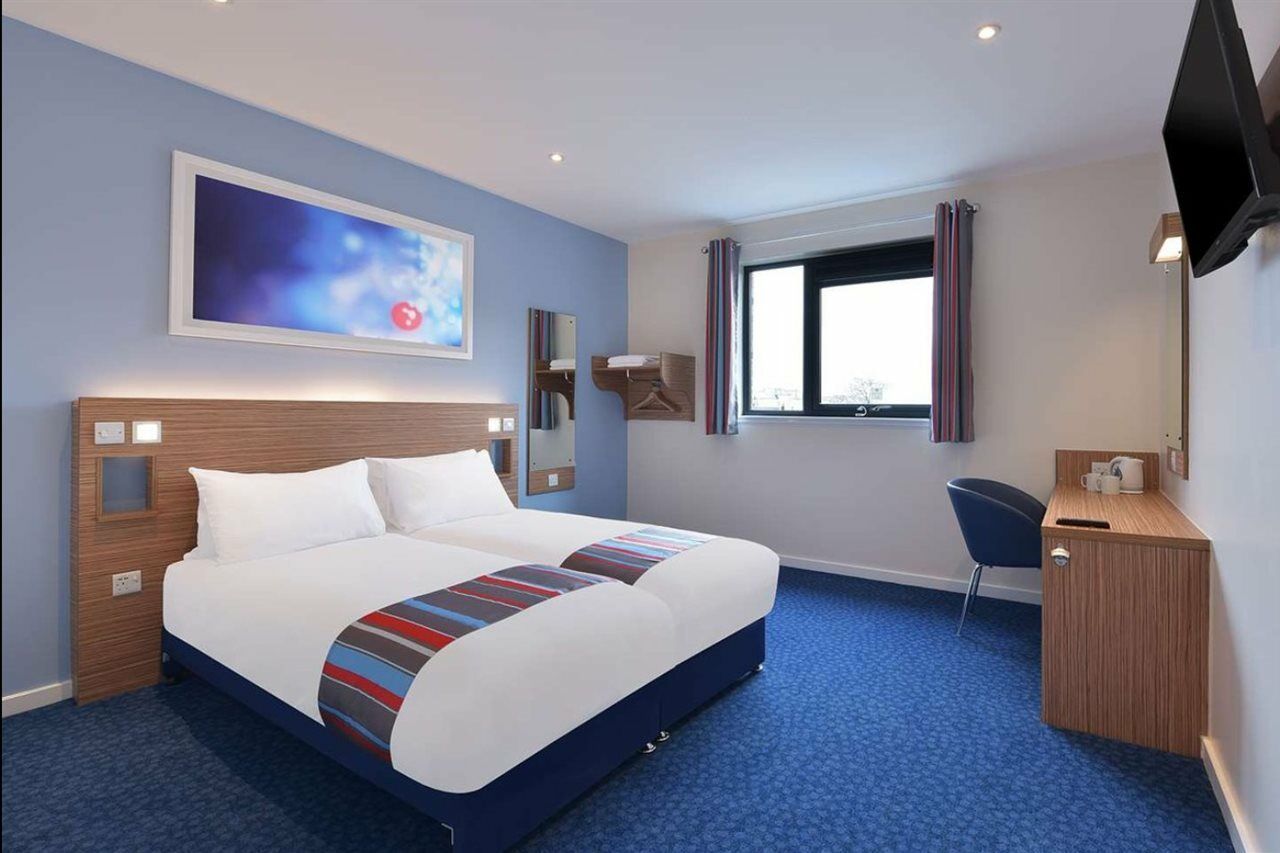 Ibis Budget London Heathrow T5 Slough Extérieur photo