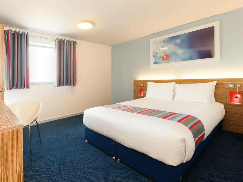 Ibis Budget London Heathrow T5 Slough Extérieur photo