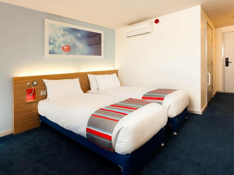 Ibis Budget London Heathrow T5 Slough Extérieur photo